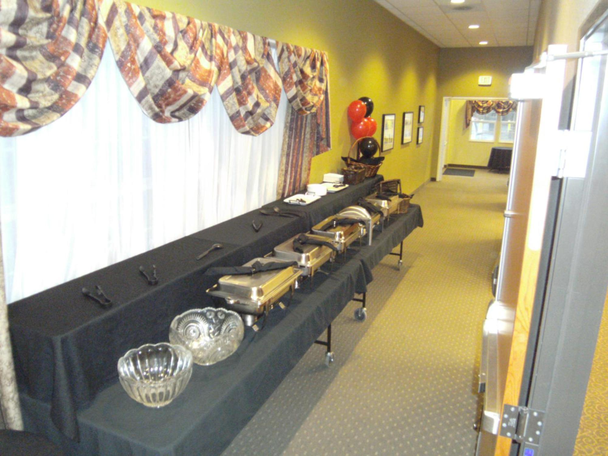 Stay Beyond Inn & Suites Elma Esterno foto