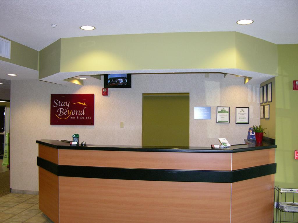 Stay Beyond Inn & Suites Elma Esterno foto