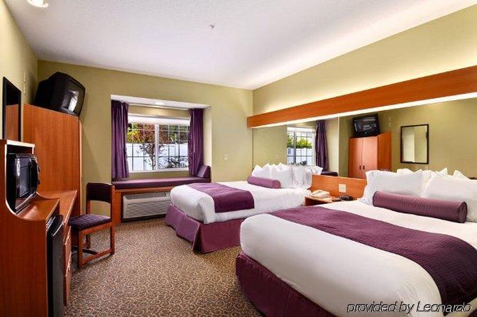 Stay Beyond Inn & Suites Elma Camera foto