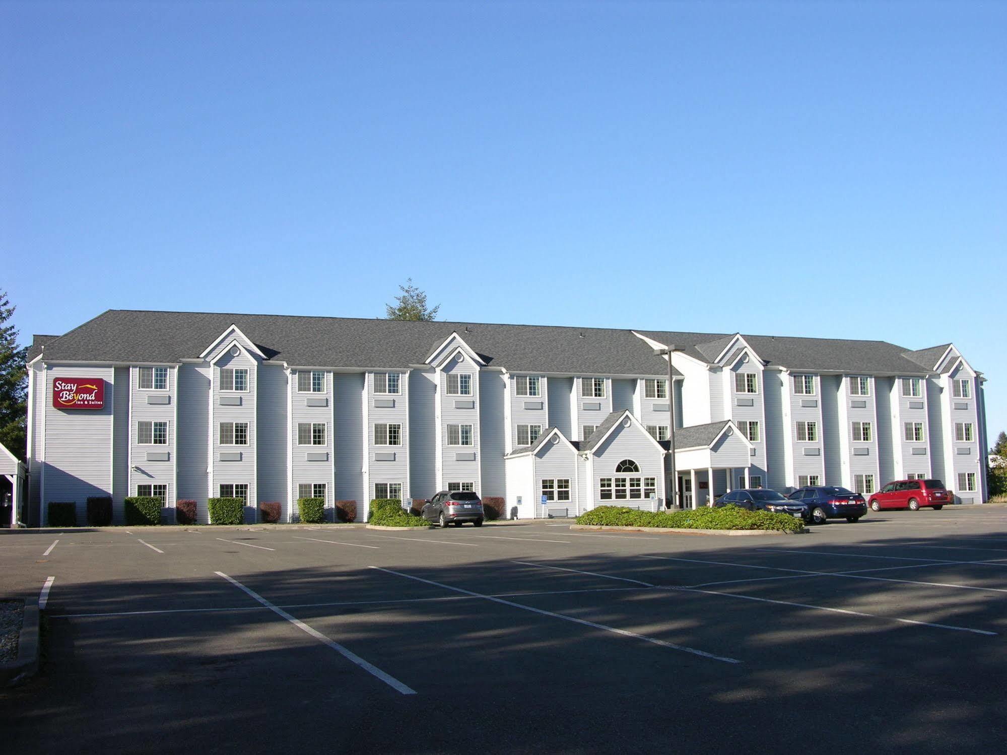 Stay Beyond Inn & Suites Elma Esterno foto