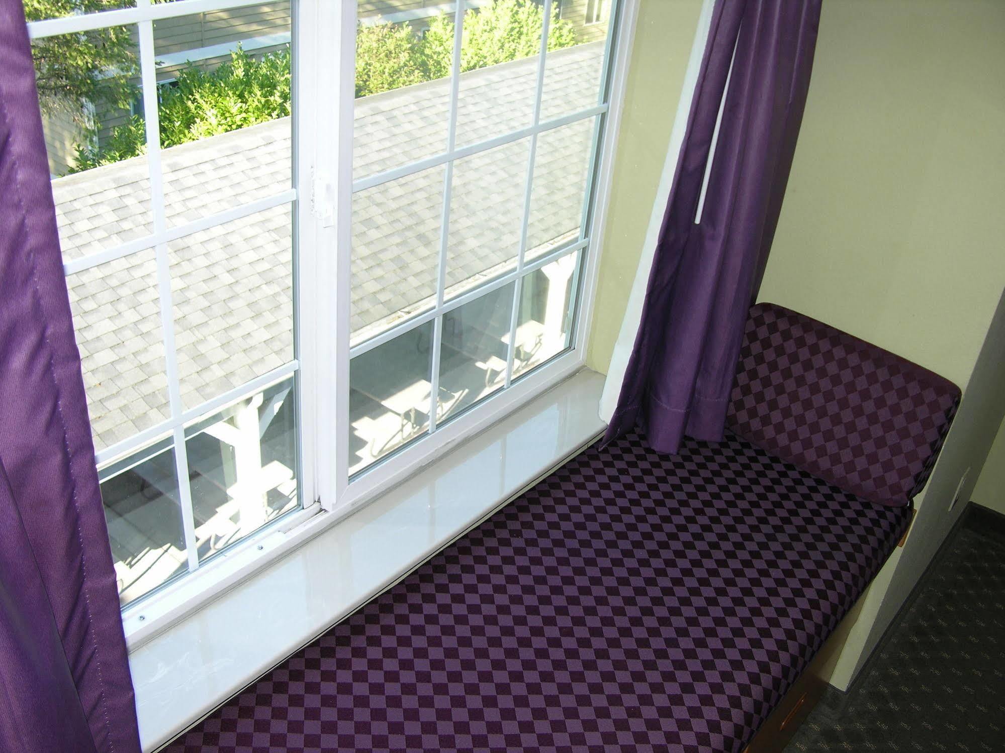 Stay Beyond Inn & Suites Elma Esterno foto