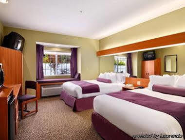 Stay Beyond Inn & Suites Elma Esterno foto