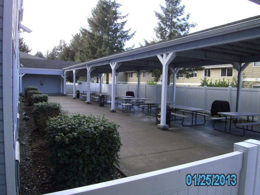 Stay Beyond Inn & Suites Elma Esterno foto