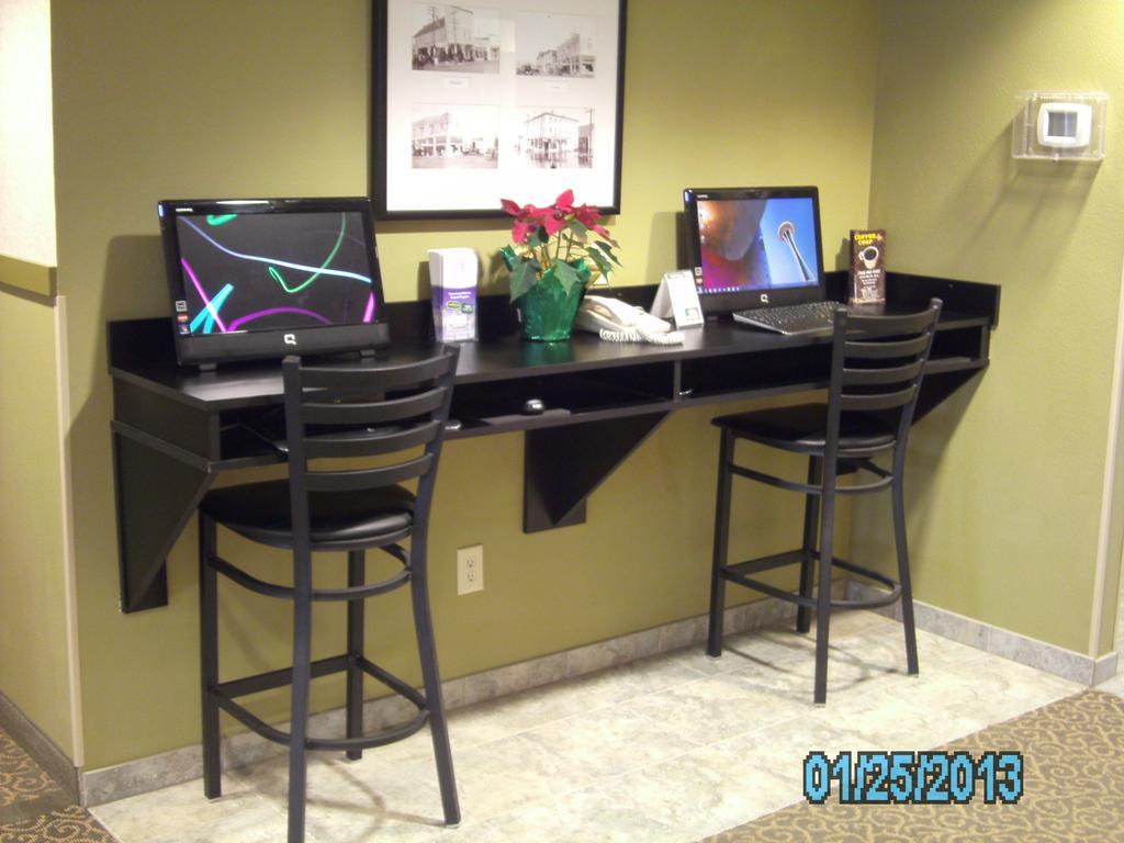 Stay Beyond Inn & Suites Elma Esterno foto