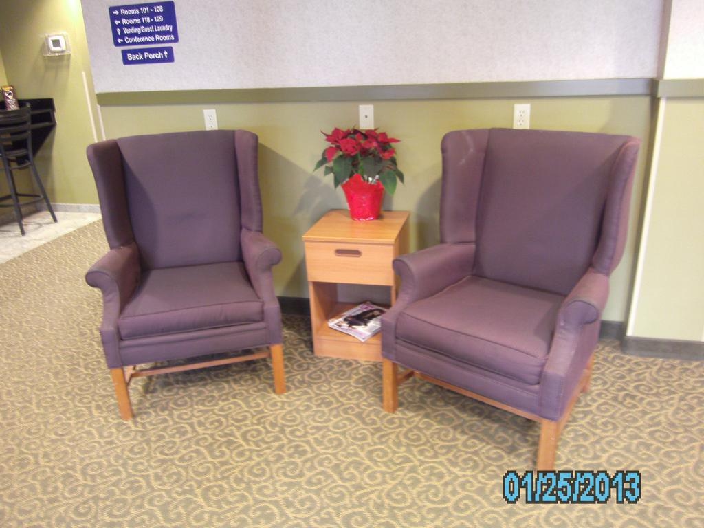 Stay Beyond Inn & Suites Elma Esterno foto